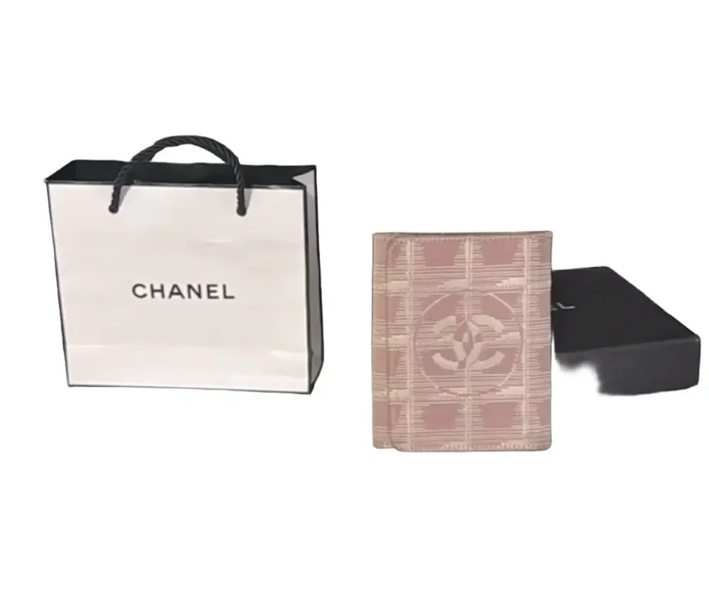 Chanel Pink Quilted wallet w/COA & bag